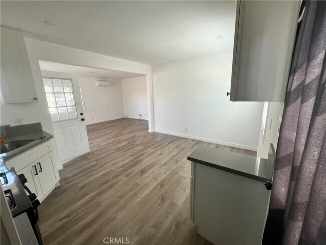 Building Photo - 434 E 57th St