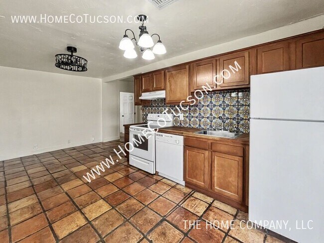 Building Photo - 4564 E Seneca St