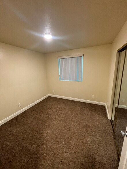 Building Photo - 1337 W 55th St