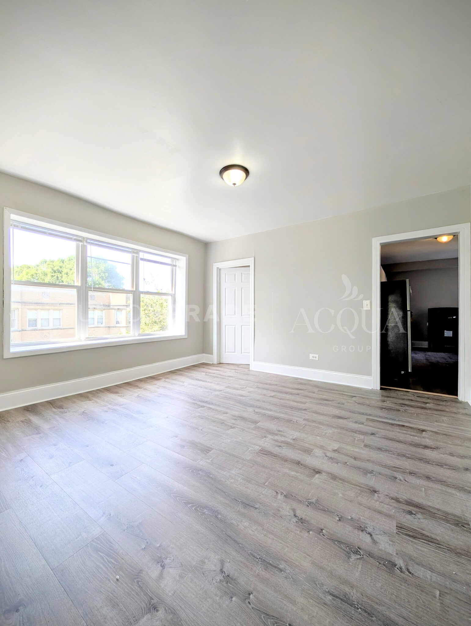 Building Photo - 6300 N Oakley Ave