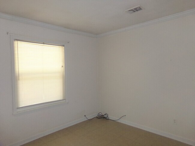 Building Photo - 2BR/1BA Milton Duplex with Huge Fenced Backyard, Tile Flooring Throughout & Convenient Access to ...