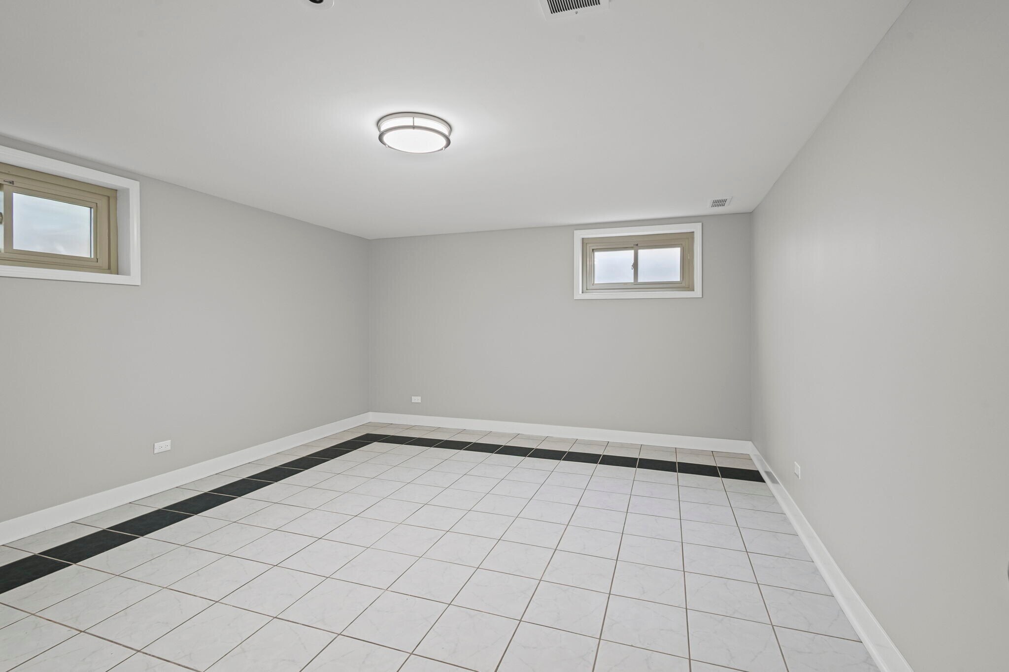 Building Photo - 2712 2nd Private Rd