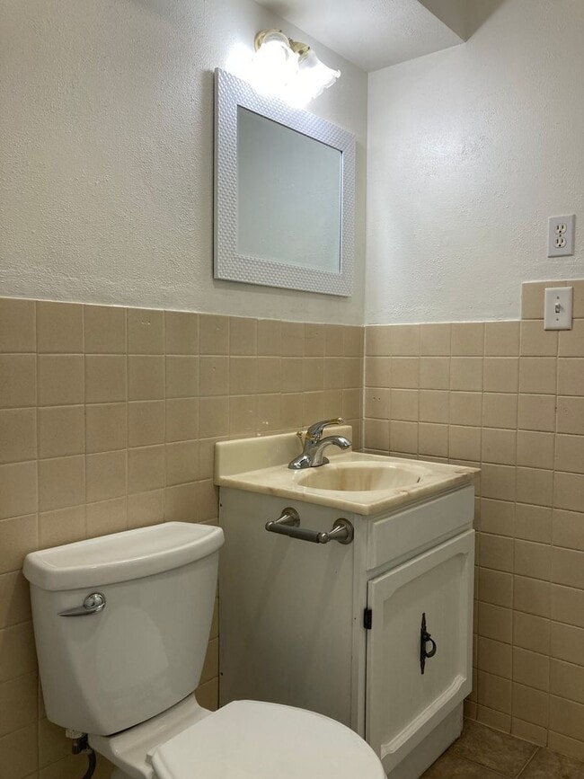 Building Photo - Large Three Bedroom on a 1+ Acre Lot
