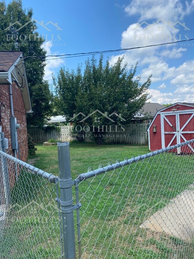 Building Photo - 209 Brentwood Cir