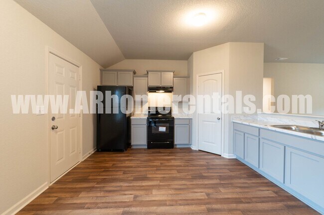 Building Photo - Spacious Home for Rent!