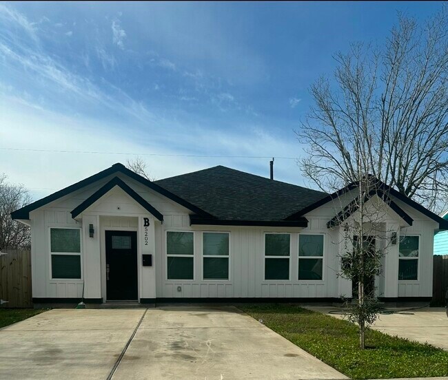 Primary Photo - 5202 Northridge Dr