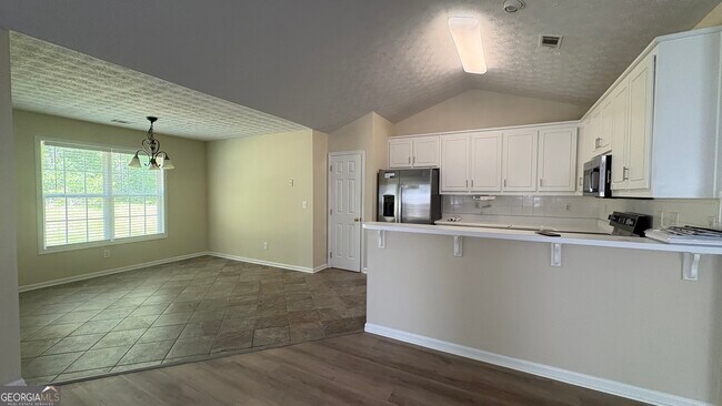 Building Photo - 2336 Pettit Dr
