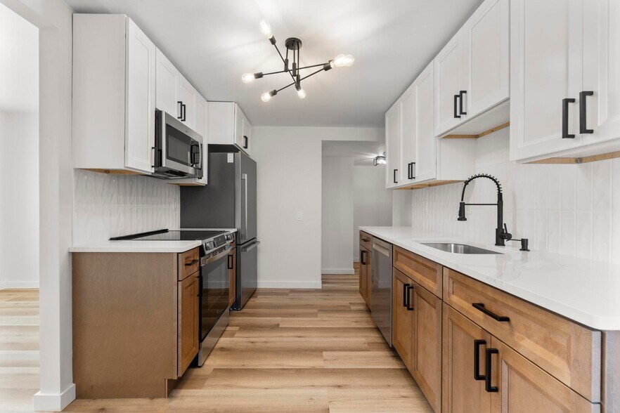 Building Photo - 431-431 N Main St