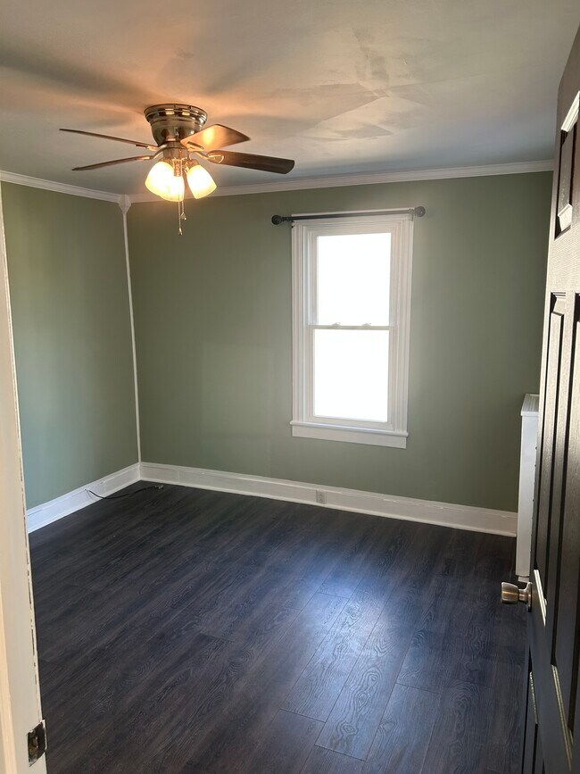 Building Photo - 241 Market St