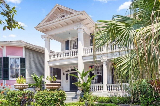 Building Photo - 1112 Broadway Avenue J