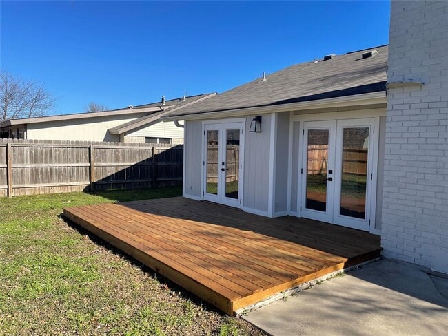 Building Photo - 801 Central Dr