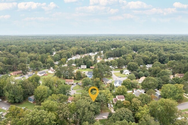 Building Photo - Beautifully Renovated 4-Bedroom Home in Ch...