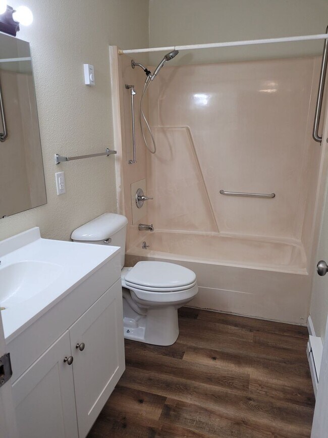 Building Photo - Greenville Apartments