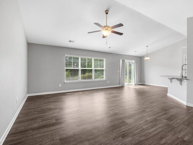 Building Photo - Stylish 3BR/2BA Home with Bonus Room in Gr...