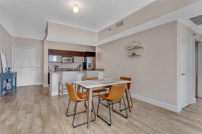 Building Photo - 950 Brickell Bay Dr