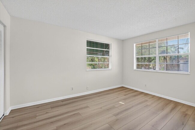 Building Photo - 6695 Via Regina