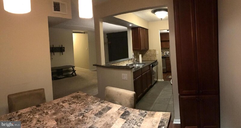 Building Photo - 3304 Valley Dr