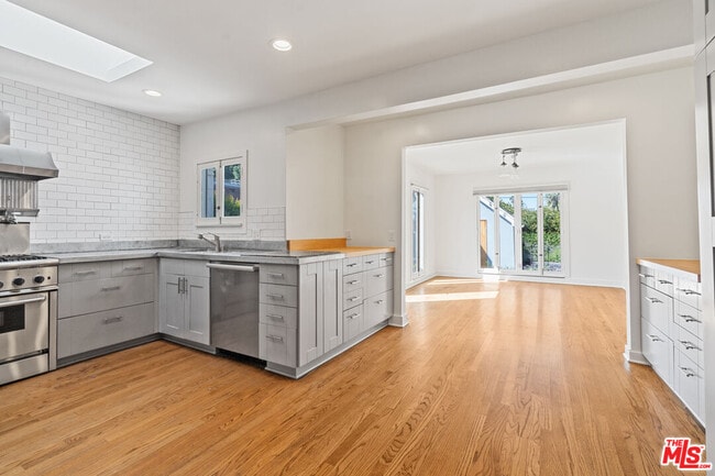 Building Photo - 949 S Muirfield Rd