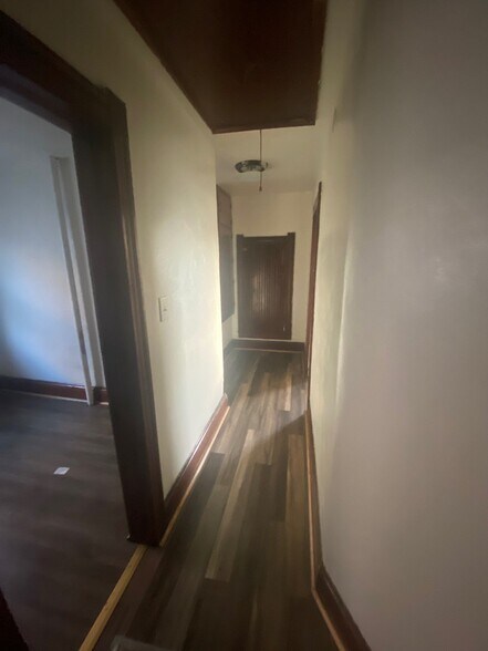 Building Photo - 220 E Pearl St