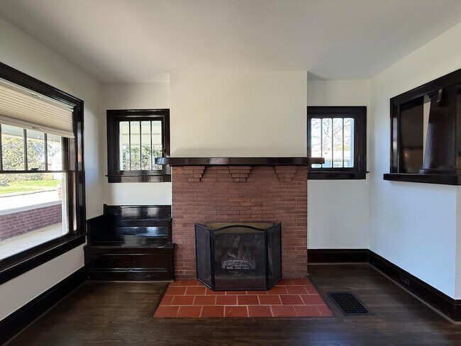 Building Photo - 206 Eveningside Dr