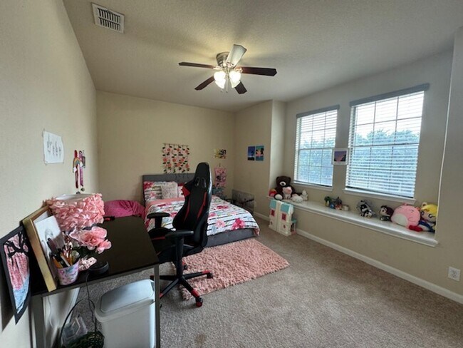 Building Photo - Texas Size Home!! Featuring over 2700 sq ft