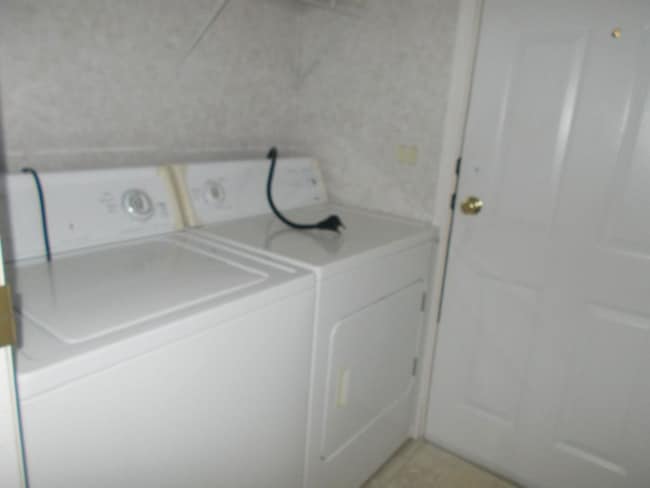 Building Photo - 422 Henry St