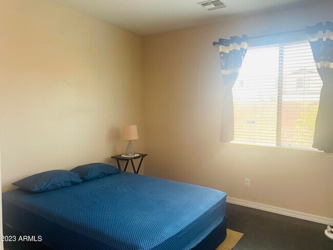 Building Photo - 453 W Lantana Pl