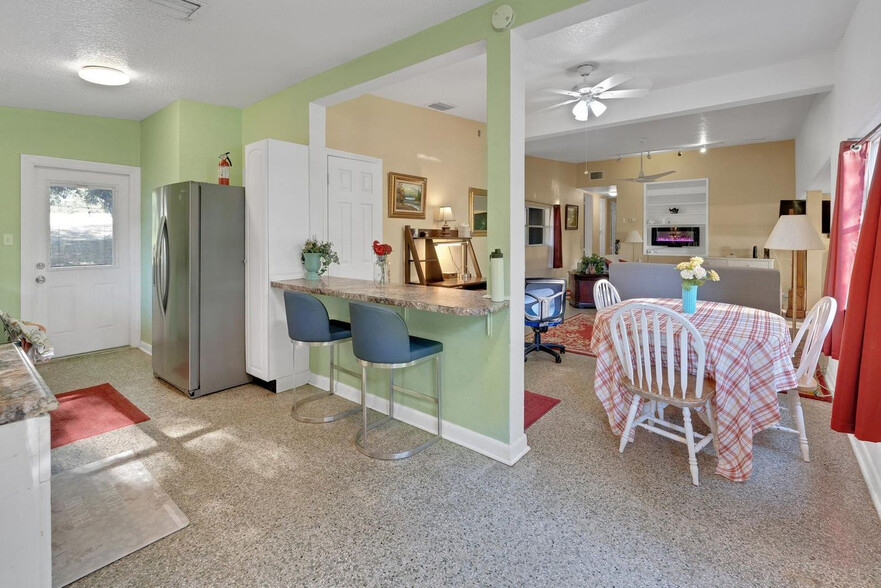 Building Photo - 7901 Lois Mae Ct