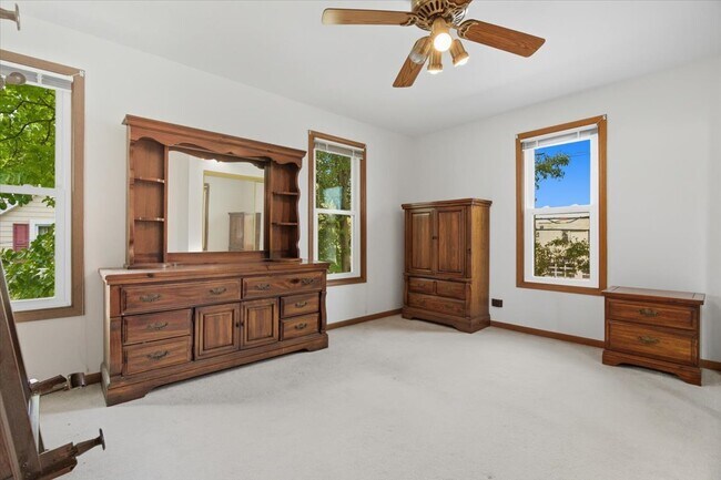 Building Photo - 69 E Grand Ave