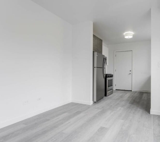 Building Photo - 1712 W Glenlake Ave