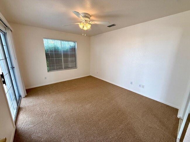 Building Photo - Beautiful 3 Bed / 2 Bath Home Backing to Cerbat Cliffs Golf Course!