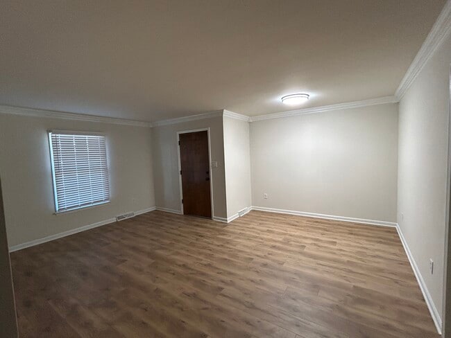 Living/family room - 128 Lovers Ln