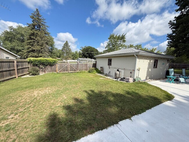 Building Photo - 3405 Elkton Dr