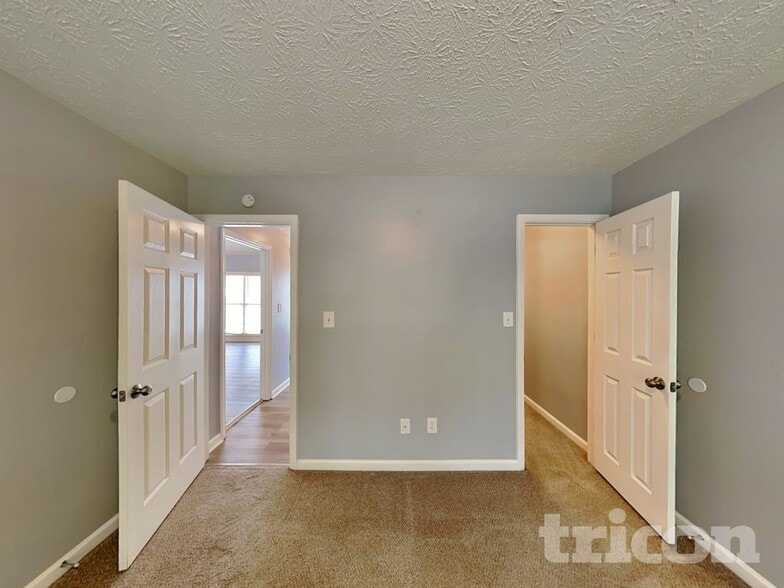 Building Photo - 411 Stewart Dr