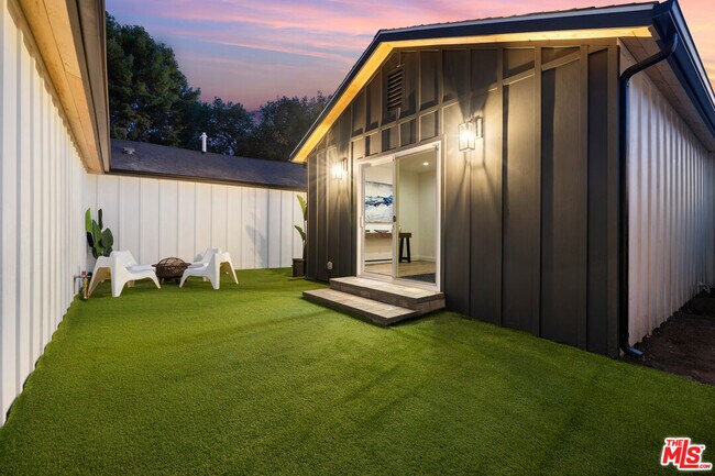 Building Photo - 5928 Tobias Ave