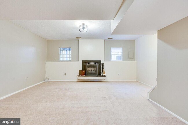 Building Photo - 2374 Hunters Square Ct