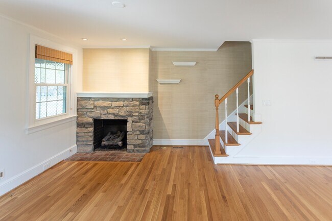 Building Photo - 444 St Davids Ave