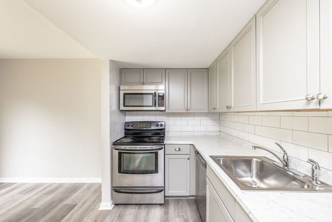 Building Photo - Townhouse in Richmond