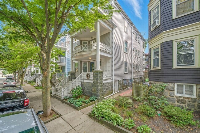 Primary Photo - 22 Trescott St