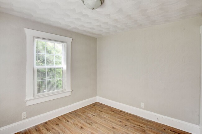 Building Photo - 1135 Jackson Ave