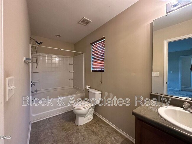 Building Photo - 502 Kerriann Ln