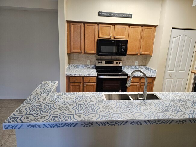 Building Photo - 9833 Baywinds Blvd