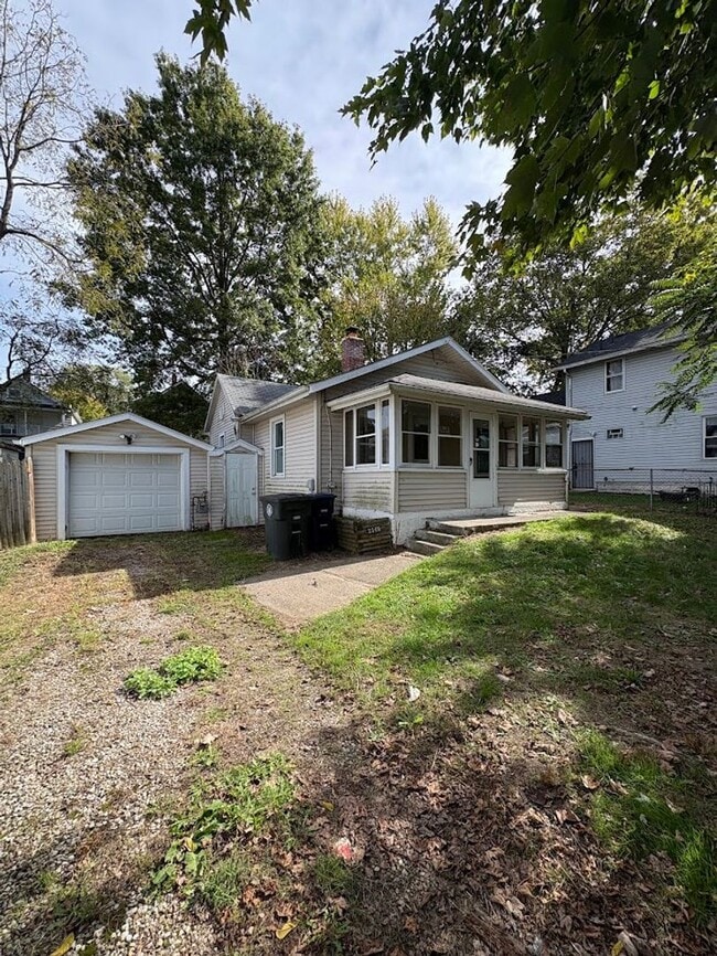 Primary Photo - Two bedroom one bathroom home for rent