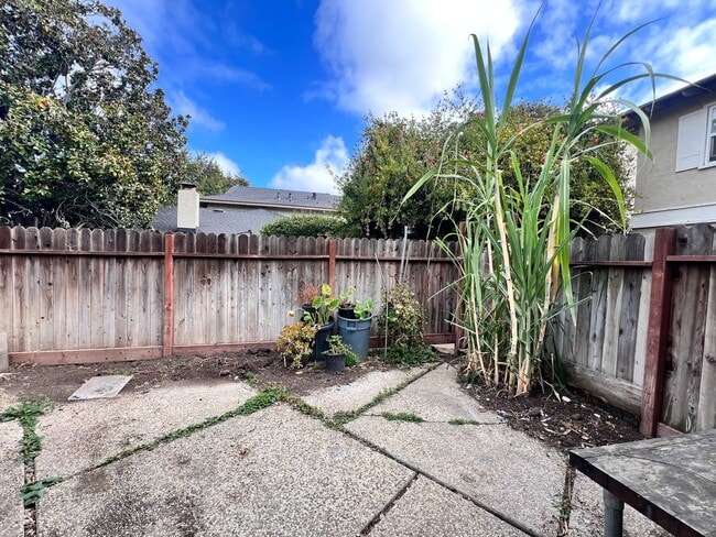 Building Photo - 3 Bedroom, 2.5 bath with Private Patio, At...