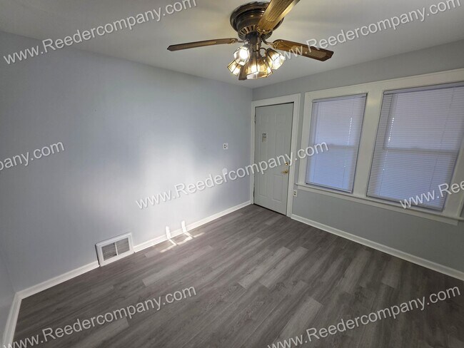 Building Photo - 3824 Parrish Ave