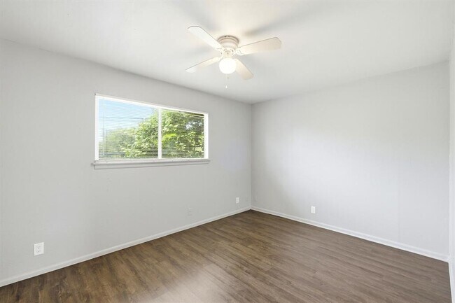 Building Photo - 2319 Greenfield Pkwy