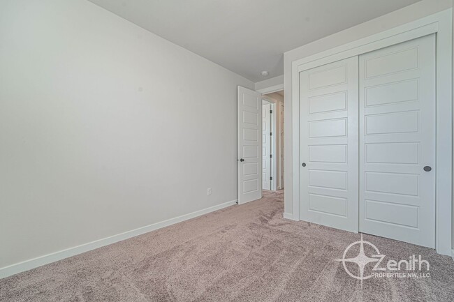 Building Photo - Move In By 12/31 + Pay No Rent Until Febru...