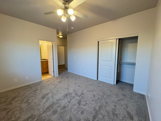 Building Photo - Townhome for rent