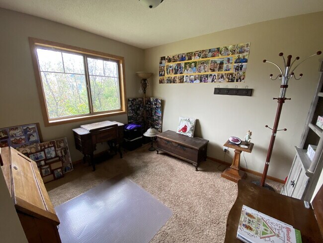 Building Photo - Roomy four-bed three-bath Townhome in Lino...