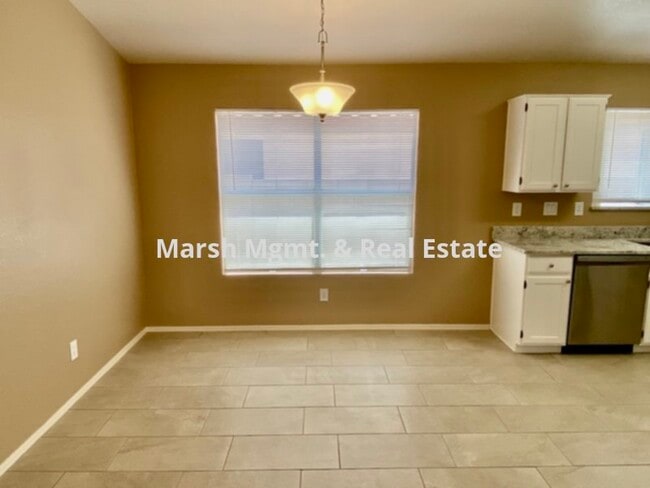 Building Photo - Wonderful 4 bedroom home newly updated in ...